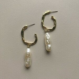Elegant Gold and Pearl Drop Earrings